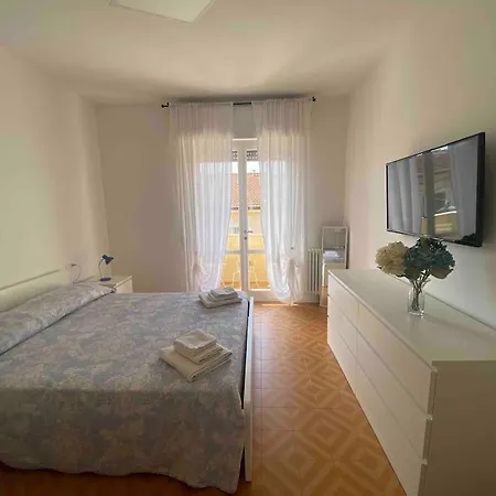 In Pieno Centro - 500 Metri Dal Mare. Apartman