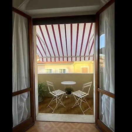 In Pieno Centro - 500 Metri Dal Mare. *