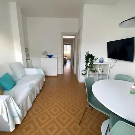 In Pieno Centro - 500 Metri Dal Mare. Апартаменты Виареджо