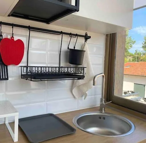 In Pieno Centro - 500 Metri Dal Mare. *