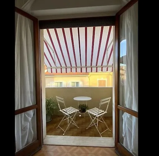 In Pieno Centro - 500 Metri Dal Mare. *