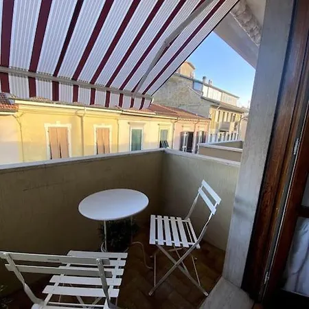 Appartement In Pieno Centro - 500 Metri Dal Mare. Viareggio