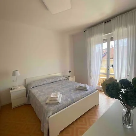 In Pieno Centro - 500 Metri Dal Mare. Appartement *